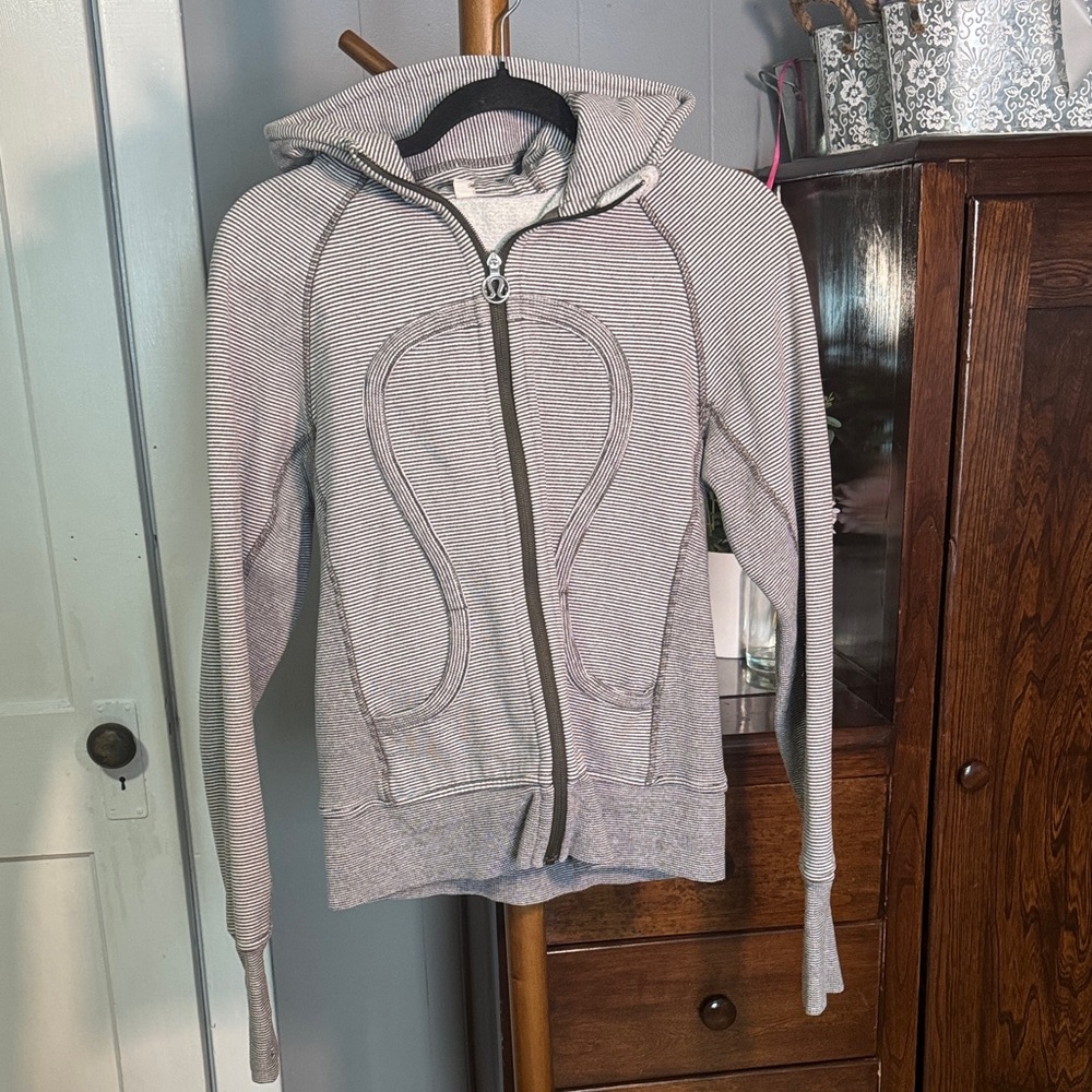 🤍 Lululemon Scuba Hoodie (Stripe) — Size 6